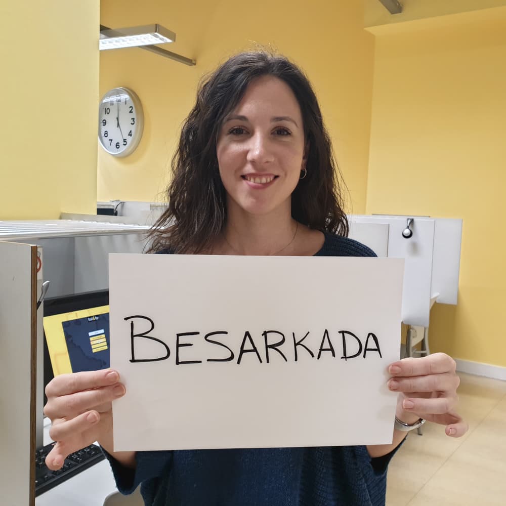 Euskal hiztegia - Besarkada